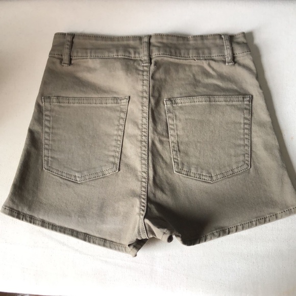 H&M Green Solid High Waist Shorts - Picture 4 of 4